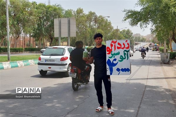 کارگران مشغول کارند