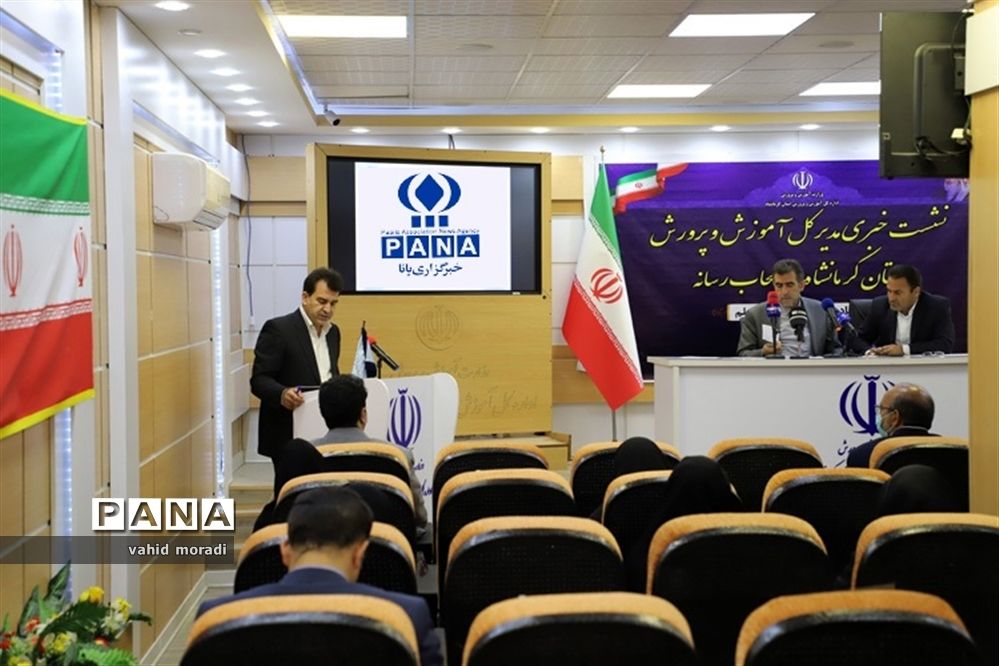 نشست مدیرکل آموزش و پرورش استان کرمانشاه با اصحاب رسانه در آستانه هفته معلم