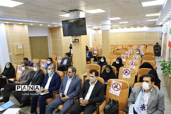 نشست مدیرکل آموزش و پرورش استان کرمانشاه با اصحاب رسانه در آستانه هفته معلم