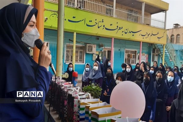 تجلیل از دانش‌آموزان ممتاز علمی، فرهنگی و هنری دبیرستان وحدت ناحیه یک اهواز