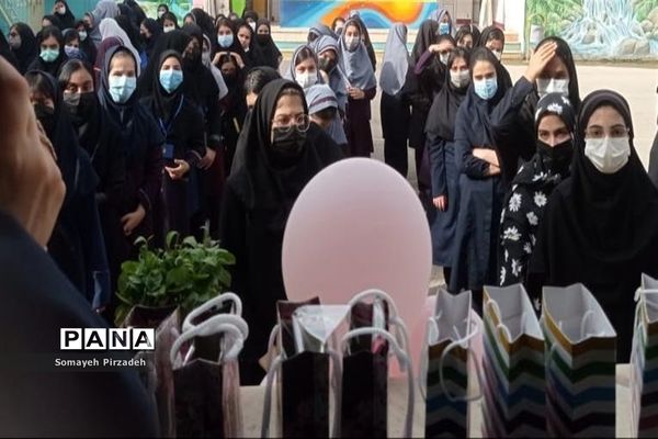 تجلیل از دانش‌آموزان ممتاز علمی، فرهنگی و هنری دبیرستان وحدت ناحیه یک اهواز