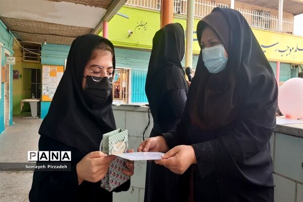 تجلیل از دانش‌آموزان ممتاز علمی، فرهنگی و هنری دبیرستان وحدت ناحیه یک اهواز