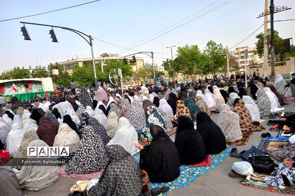 نماز عید فطر در مصلای امام خمینی(ره)  شهرکرد