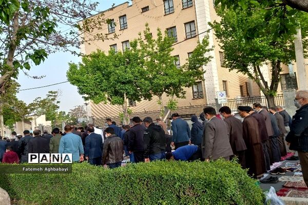 نماز عید فطر در مصلای امام خمینی(ره)  شهرکرد