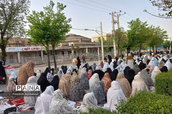 نماز عید فطر در مصلای امام خمینی(ره)  شهرکرد