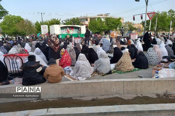 نماز عید فطر در مصلای امام خمینی(ره)  شهرکرد