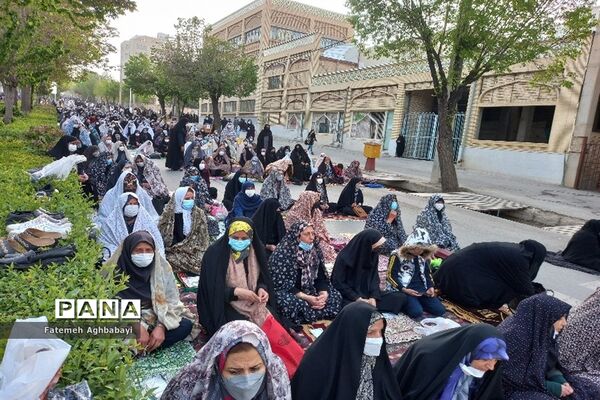 نماز عید فطر در مصلای امام خمینی(ره)  شهرکرد