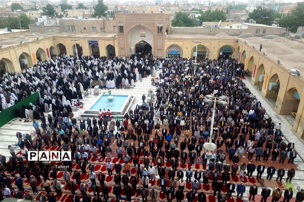 حضور پیشتازان نیشابور در نماز عید فطر