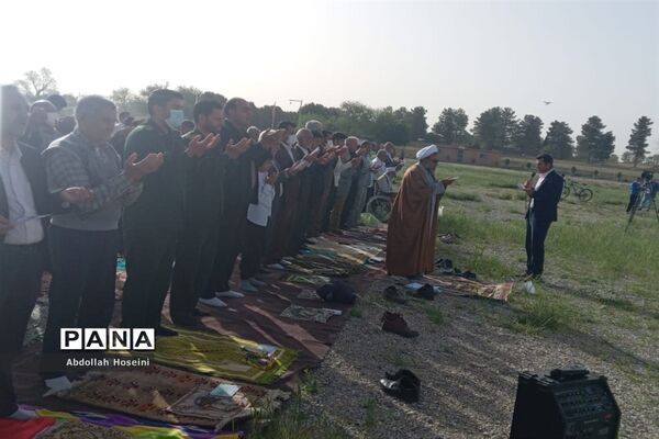 برپایی نماز عید فطر در کنار آرامگاه کوروش
