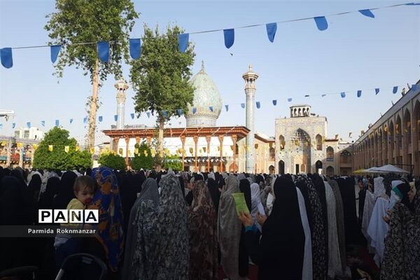 اقامه نماز عید سعید فطر در حرم حضرت احمد ابن موسی (ع) شیراز