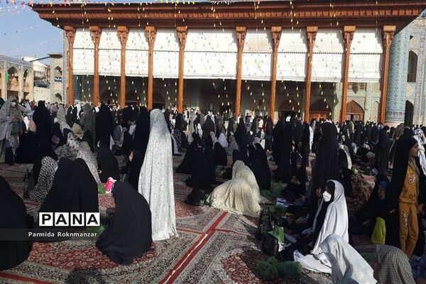 اقامه نماز عید سعید فطر در حرم حضرت احمد ابن موسی (ع) شیراز