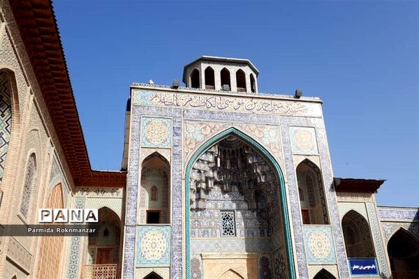 اقامه نماز عید سعید فطر در حرم حضرت احمد ابن موسی (ع) شیراز