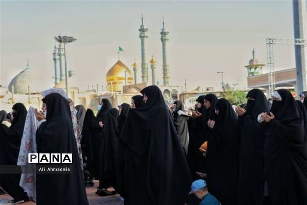 اقامه نماز عید فطر در حرم حضرت معصومه (س)