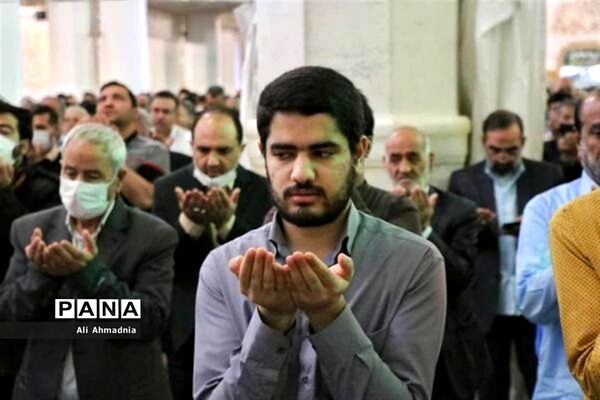 اقامه نماز عید فطر در حرم حضرت معصومه (س)