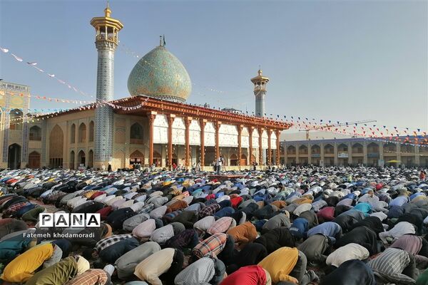 برگزاری باشکوه نماز عید فطر در حرم مطهر شاهچراغ(ع)