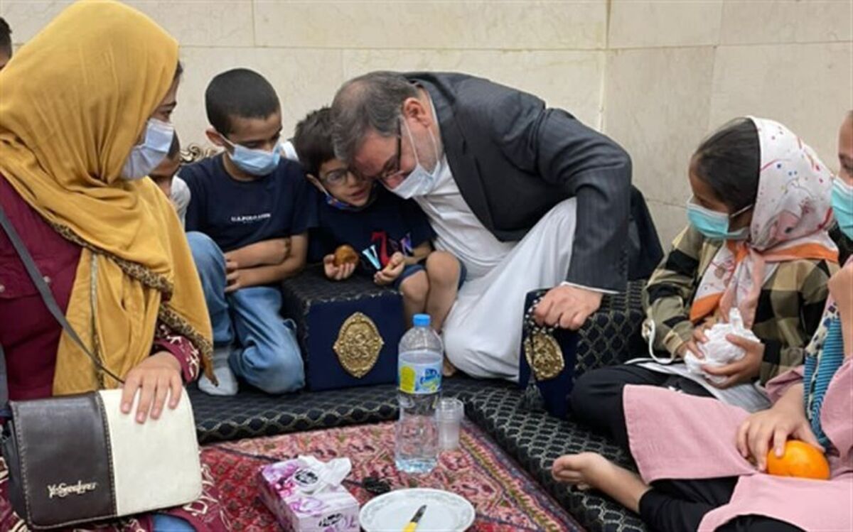 مراسم عید فطر با حضور شمخانی و کودکان تحت پوشش کمیته امداد