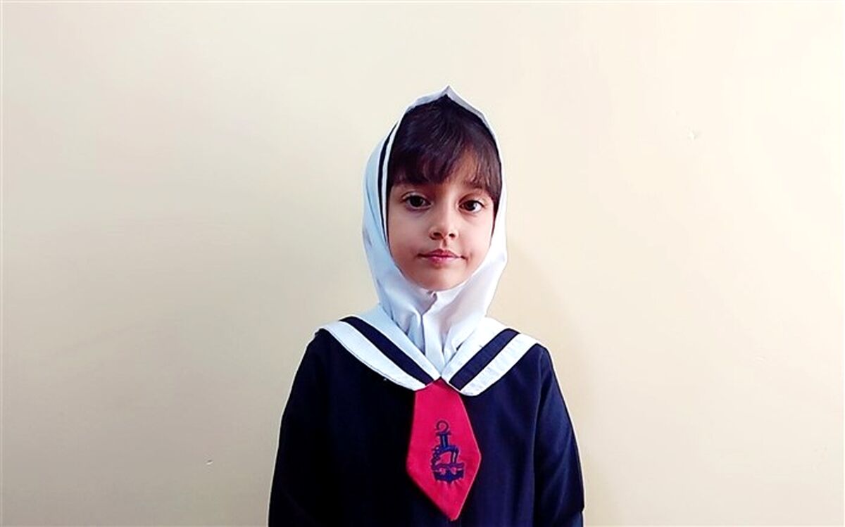 من معلمم را دوست دارم چون مثل فرشته‌هاست