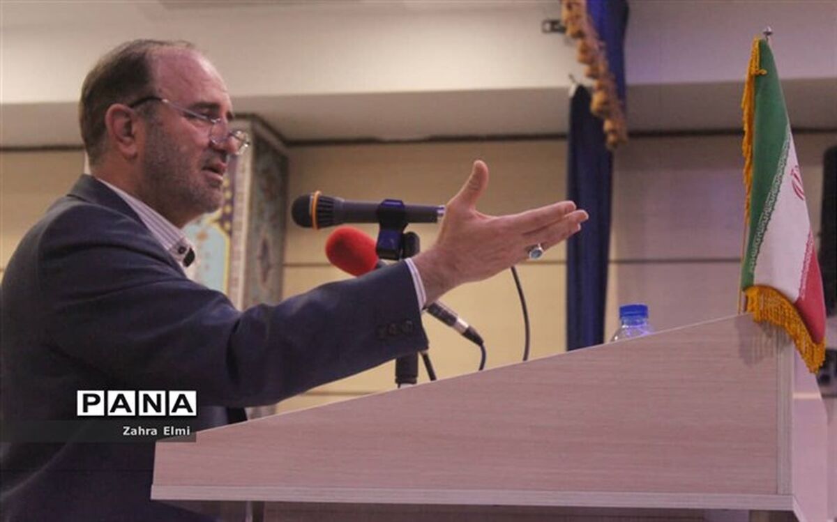 آموزش و ارتقای سواد فضای مجازی باید در اولویت باشد