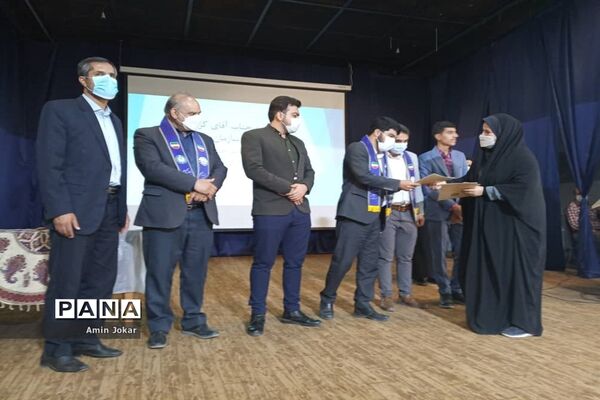 حضور رئیس سازمان دانش‌آموزی فارس در جمع مربیان و دانش‌آموزان پیشتاز شهرستان لارستان