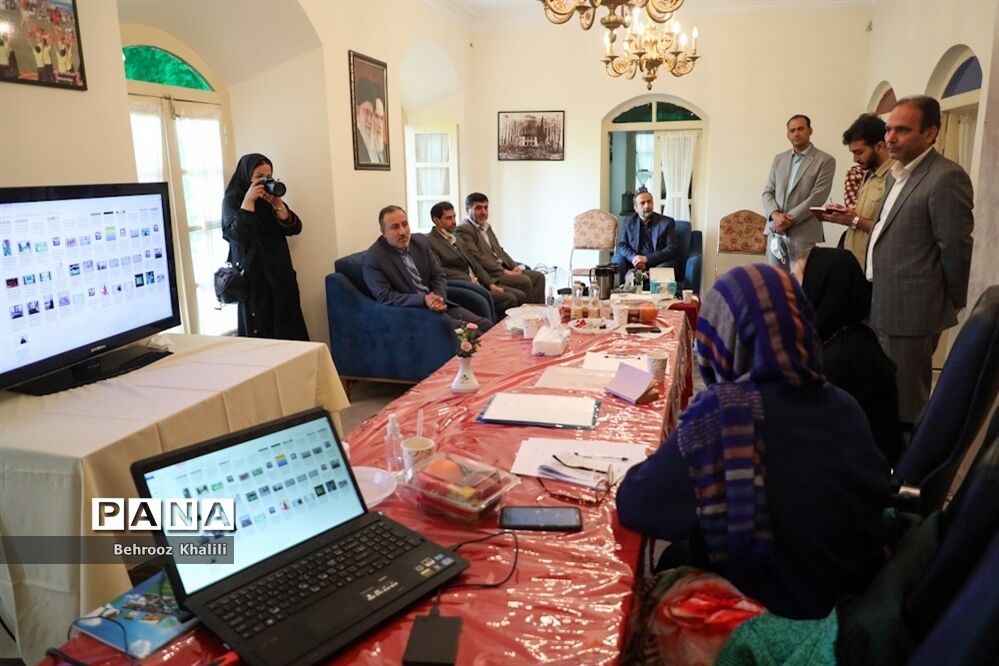 داوری آثار معلمان هنرمند