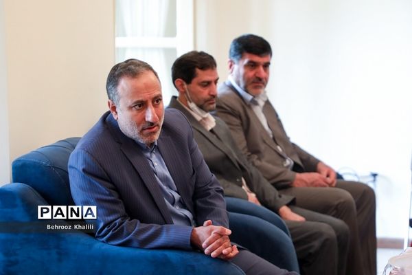 داوری آثار معلمان هنرمند