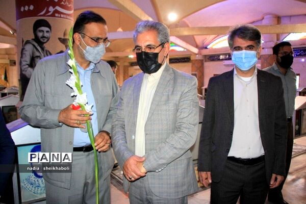 عطرافشانی گلزار شهدای بوشهر در هفته بزرگداشت مقام معلم