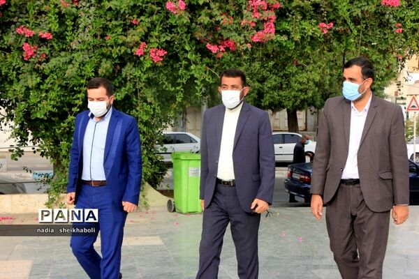 عطرافشانی گلزار شهدای بوشهر در هفته بزرگداشت مقام معلم