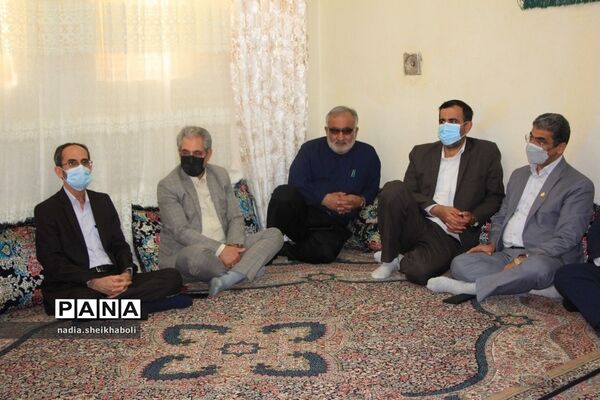 دیدار با خانواده شهید حسن خوشبخت در هفته بزرگداشت مقام معلم  در بوشهر
