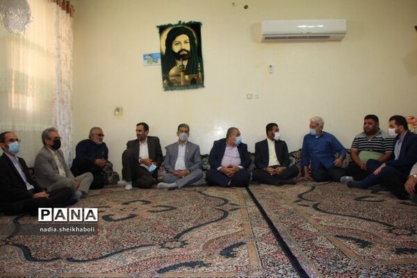 دیدار با خانواده شهید حسن خوشبخت در هفته بزرگداشت مقام معلم  در بوشهر
