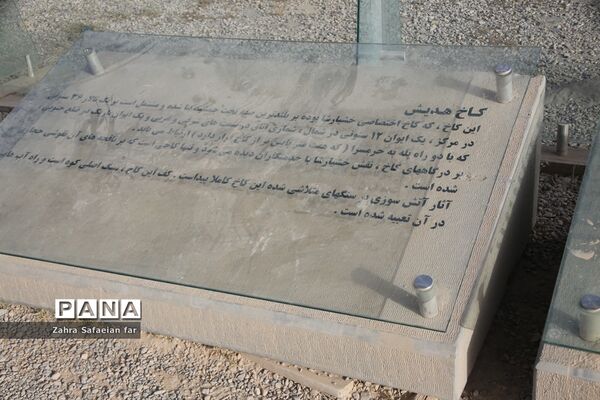 بازدید گردشگران از تخت جمشید در روز شیراز