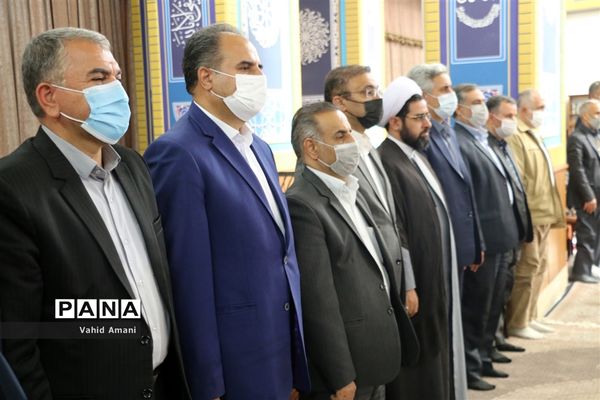 غبارروبی مزار شهدا به مناسبت هفته معلم