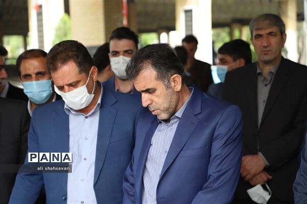 آیین غبارروبی و گلباران مزار مطهر شهدا به‌مناسبت هفته بزرگداشت مقام معلم
