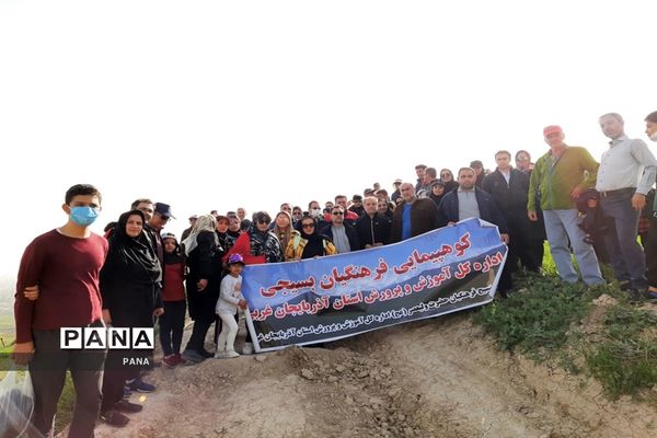 کوهپیمایی فرهنگیان بسیجی به‌مناسبت گرامیداشت هفته معلم در ارومیه