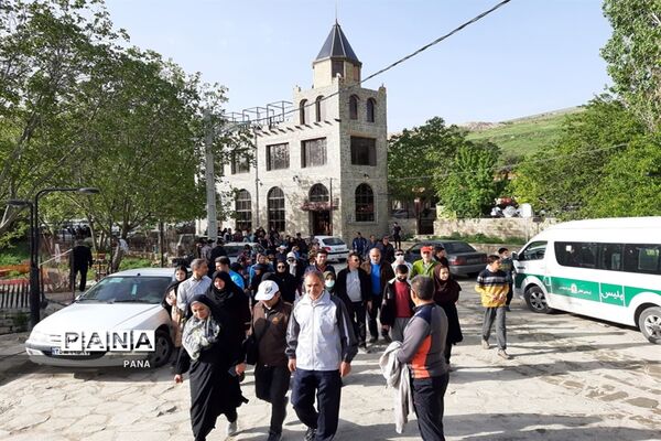 کوهپیمایی فرهنگیان بسیجی به‌مناسبت گرامیداشت هفته معلم در ارومیه