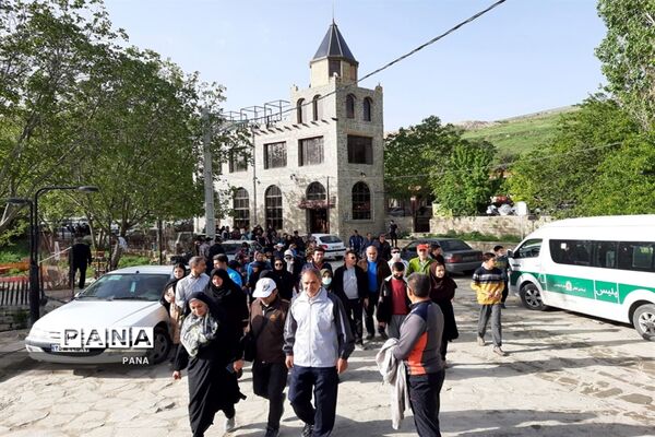 کوهپیمایی فرهنگیان بسیجی به‌مناسبت گرامیداشت هفته معلم در ارومیه