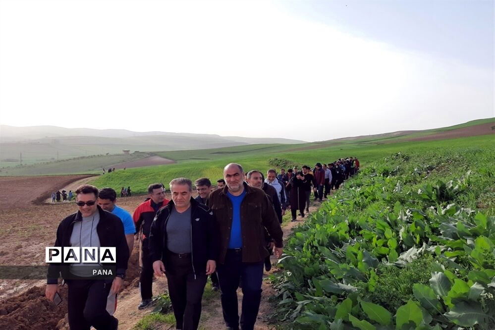کوهپیمایی فرهنگیان بسیجی به‌مناسبت گرامیداشت هفته معلم در ارومیه