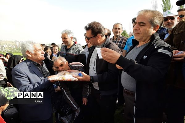 کوهپیمایی فرهنگیان بسیجی به‌مناسبت گرامیداشت هفته معلم در ارومیه