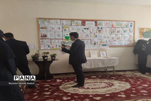 برگزاری نمایشگاه مشاغل در دبیرستان دخترانه رفعت  کاشمر
