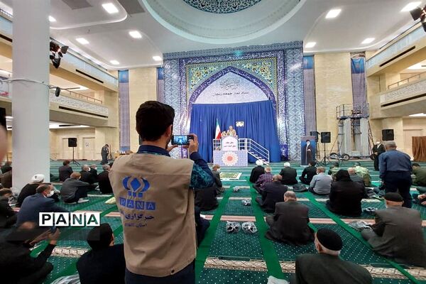 گرامیداشت مقام معلم پیش از نماز جمعه