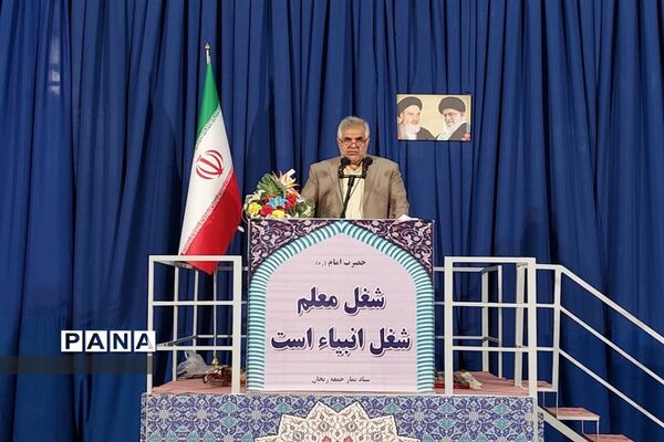 گرامیداشت مقام معلم پیش از نماز جمعه