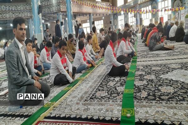 حضور دانش‌آموزان  پیشتاز در نماز جمعه‌ شهرستان قدس