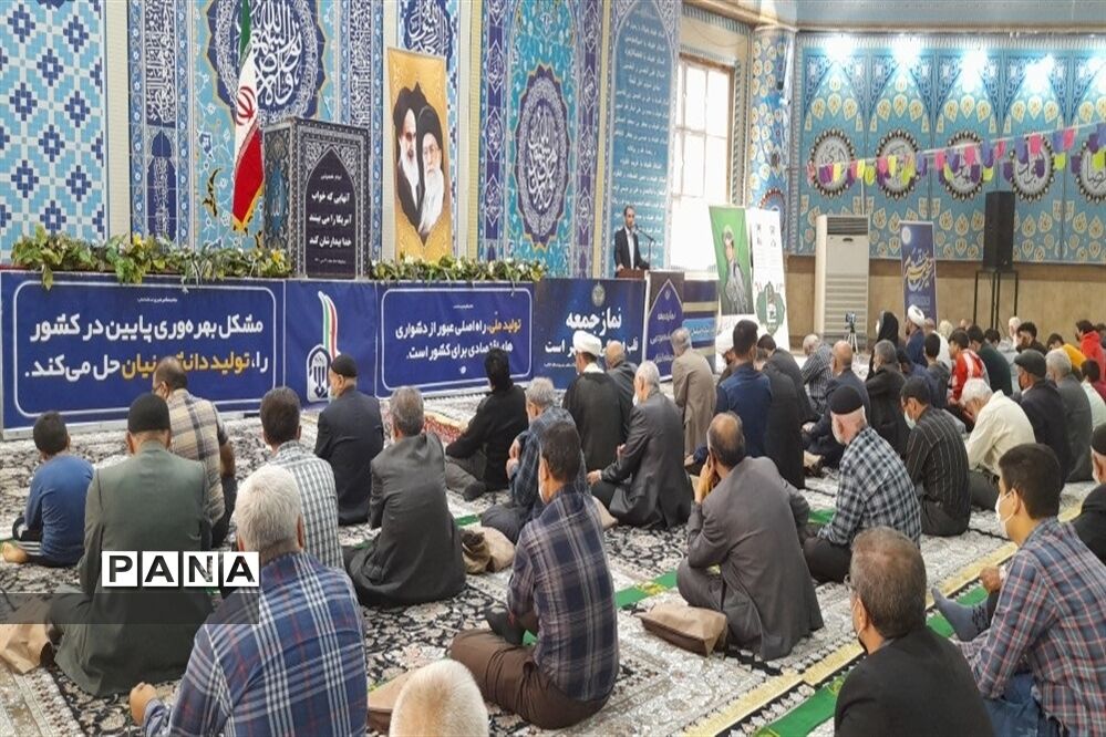 حضور دانش‌آموزان  پیشتاز در نماز جمعه‌ شهرستان قدس