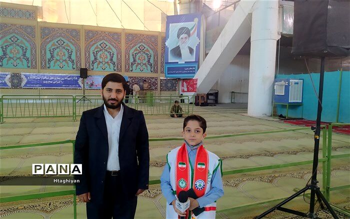گفت‌وگو با کارشناس اطلاع‌رسانی و روابط عمومی اداره‌کل آموزش و پرورش استان اصفهان در مراسم نماز جمعه/فیلم
