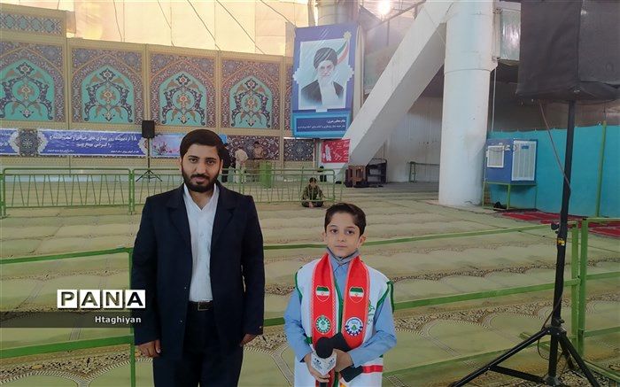 گفت‌وگو با کارشناس اطلاع‌رسانی و روابط عمومی اداره‌کل آموزش و پرورش استان اصفهان در مراسم نماز جمعه/فیلم