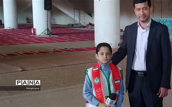 گفت‌وگو با معاون امور اداری و تشکیلات اداره‌کل آموزش و پرورش استان اصفهان در  نماز جمعه /فیلم