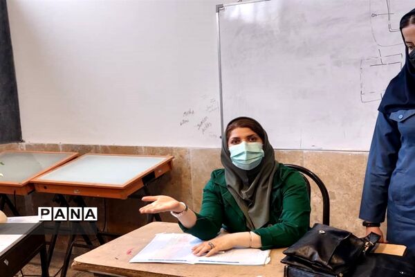 بازدید دانش‌آموزان دبیرستان استقلال ناحیه یک کرج از هنرستان فنی و حرفه‌ای