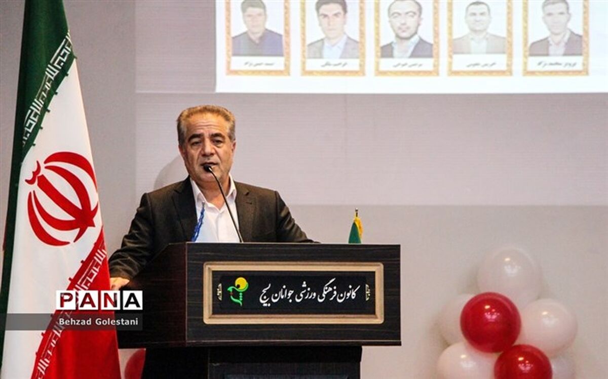 روز معلم بهترین فرصت براى تبیین نقش محورى معلمان در توسعه نظام فرهنگى و اجتماعى است