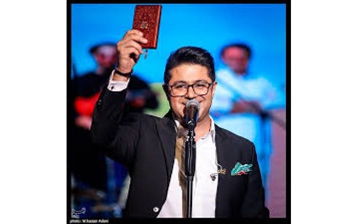 خواننده نیشابوری در زادگاه خود اجرا می کند