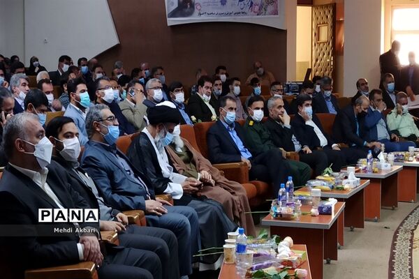 آیین تقدیر از برگزیدگان ملی برنامه جلوه‌های ویژه معلمی در اهواز