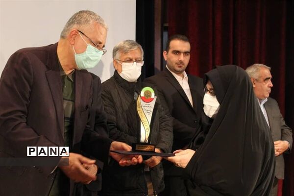 تجلیل از معلمان برتر در کانون پرورشی فکری و هنری مازندران